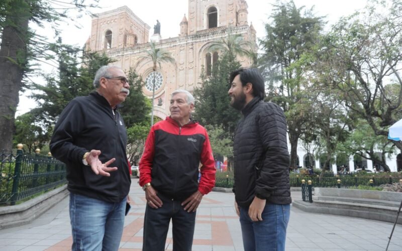 Suenan villancicos tradicionales en la voz de los ‘Pibes Trujillo’ en Cuenca