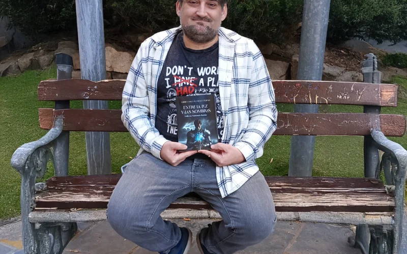 Guillermo Santamaría debuta con una novela fantástica que honra la amistad, el rol y la aventura