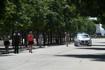 La Feria del Libro de Madrid retrasa su apertura una hora esta tarde por alerta naranja de calor