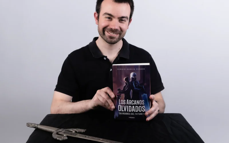 Sergio García Ferrer lanza su segunda novela con una historia que viaja entre dimensiones y emociones