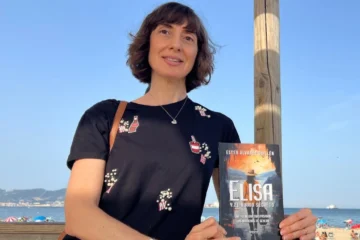 Ester Álvarez Guillén desafía los límites del género con una novela que conmueve y transforma