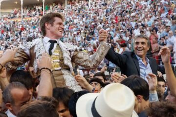 Borja Jiménez, exagerada puerta grande, en recuerdo del gran Victorino