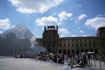 Los trabajadores del Louvre se cansan de las promesas de Macron y se ponen de huelga por sorpresa