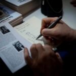 Cuando la presencia de un autor genera economía: el negocio de las firmas de libros