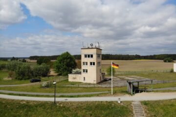 Se subasta en Berlín una antigua torre de vigilancia fronteriza de la RDA