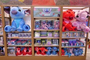 El alienígena multimillonario de Disney: la ‘Stitchmanía’ rompe la taquilla y llena tiendas de ropa y fiestas populares