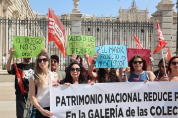 Trabajadores de la Galería de las Colecciones Reales se concentran para protestar por una posible reducción de puestos