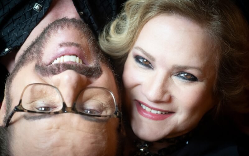 Pimpinela: “Ser carne de karaoke es ser unos clásicos”