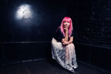 Diana Aller, la escritora que se casó consigo misma: “Me sigo sintiendo como una pringada adolescente en un mundo de adultos”