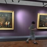 Los Uffizi limitarán el uso de móviles para memes y selfis después de que un turista rompiera un cuadro al hacerse una foto