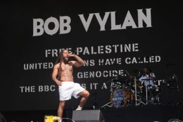 Polémica en el festival de Glastonbury por las proclamas de dos grupos: “Muerte al Ejército de Israel”