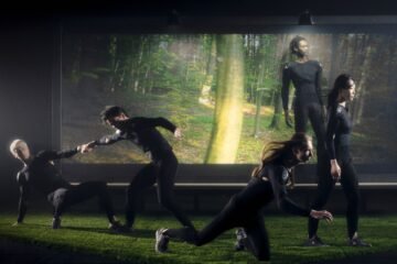 ‘Simulacro’, un videojuego de escenario con tumbas abiertas