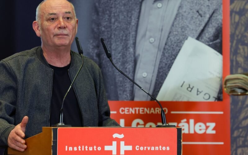 Muere Xuan Bello a los 60 años, escritor asturiano de vocación universal