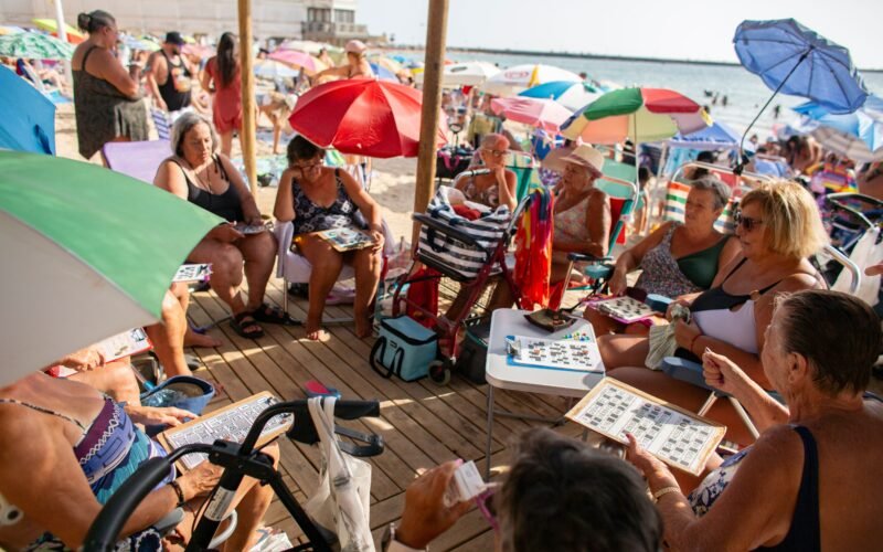 Las bingueras de la playa de La Caleta: la identidad de Cádiz que resiste a la gentrificación