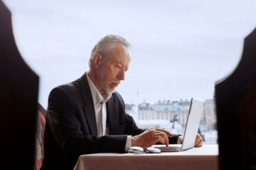 J. M. Coetzee:  «Me daré por satisfecho si acabo con una nota al pie de la historia de la literatura»