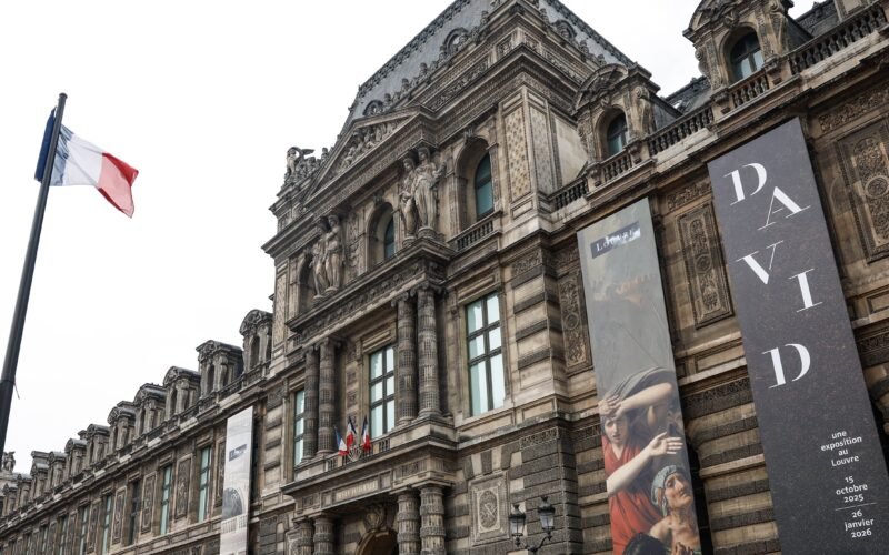 Solo siete minutos: así fue el robo de joyas históricas en el Museo del Louvre