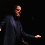 Ingleses paseando bajo el sol del mediodía