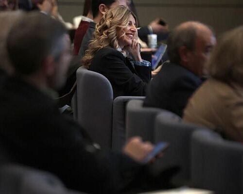 Yolanda Díaz acusa a Díaz Ayuso de estar «del lado de la violación de los derechos humanos» por su apoyo a Julio Iglesias