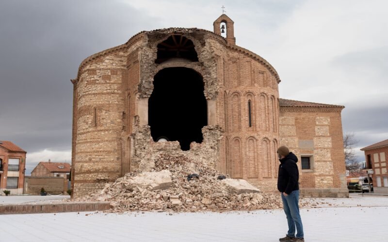 Humedades, grietas y “dejadez”: el derrumbe del ábside mudéjar de Muriel deja al descubierto el deterioro del patrimonio en Castilla y León
