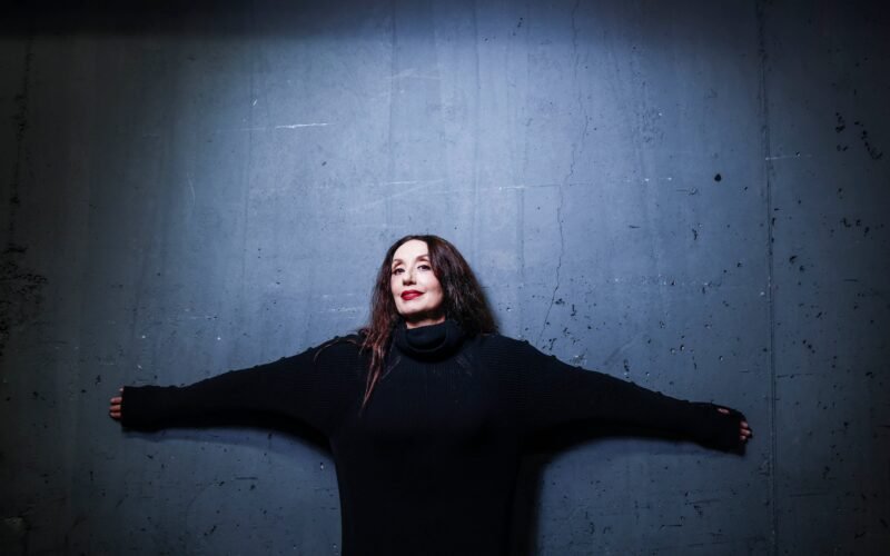 Luz Casal: “El marquesado es un honor, pero seguiré siendo macarra y pintándome los labios de rojo”