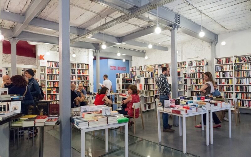 La librería Tipos Infames, foco de cultura en Madrid durante 15 años, anuncia su cierre y el chef José Andrés les ofrece ayuda