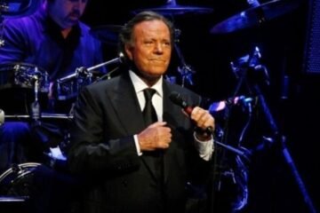 Peyró cambiará su libro sobre Julio Iglesias tras las acusaciones de agresión sexual