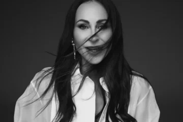 La actriz Ana Milán debuta con la novela ‘Bailando lo quitao’, sobre una anciana al final de sus días: «He hecho algo digno y honesto»