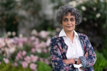La escritora Arundhati Roy anula su presencia en la Berlinale tras la inhibición del jurado a condenar el genocidio en Gaza