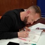 Miguel Núñez Ropero convierte la emoción y el humor en el motor de su debut literario 