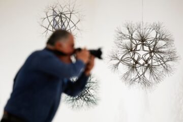 Ruth Asawa llega al Guggenheim: la artista que convirtió en arte las alambradas del campo de internamiento