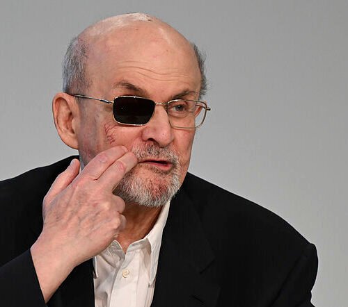 Salman Rushdie: «Goya en sus ‘Pinturas negras’ describe muy bien el momento oscuro de hoy»