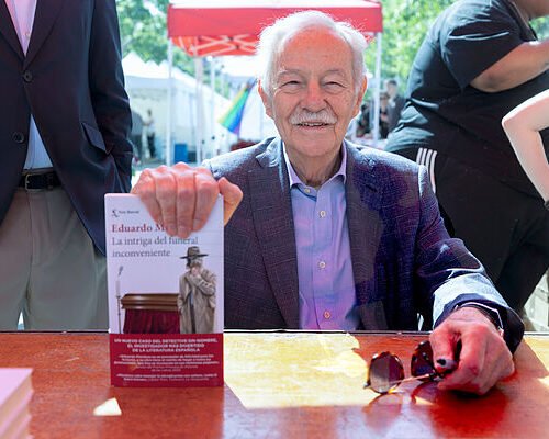 Eduardo Mendoza se corona como el escritor más vendido de Sant Jordi