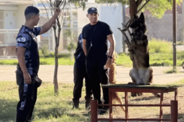 La División Canes de la Policía de Catamarca visitó un jardín de infantes con actividades por el Día del Animal
