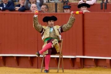 Dolor en Sevilla: Morante de la Puebla recibe una cornada de su segundo toro de la tarde