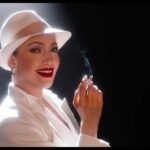 ‘El beso de la mujer araña’: la realidad funciona mejor que los sueños cantados y bailados