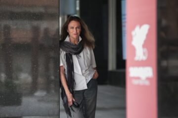 Jacqueline Bisset: “Hay tanto dolor en el mundo que hablar de cine me parece irrelevante”