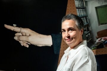 La apoteosis de 252 imágenes huérfanas de Cristina de Middel: “Uso la ficción para entender la realidad”