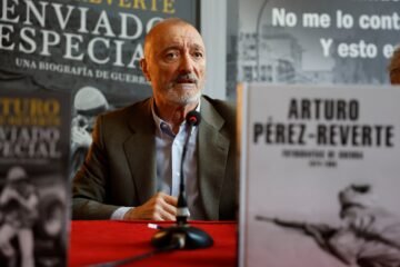 Arturo Pérez-Reverte critica el reporterismo de guerra: “Ahora las imágenes más crudas no las vemos”