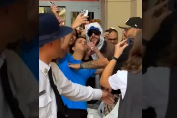 Bad Bunny aparece en un Zara de Puerto Rico y causa furor entre los fans