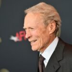 Y Clint Eastwood colgó sus pistolas