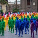 Desnudos frente a la catedral: Spencer Tunick reivindica la inclusión LGTBIQ+ en una acción en Las Palmas
