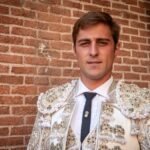 El torero valenciano El Niño de las Monjas sufre una aparatosa cornada en el cuello en Perú