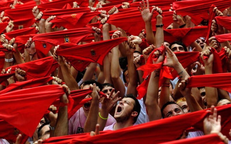 VÍDEO | Pamplona da inicio a los Sanfermines de 2026 con un multitudinario chupinazo