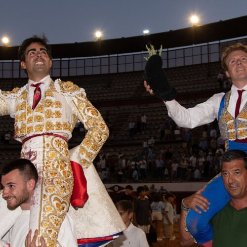 Miguel de Pablo no falla en el 30 de agosto y sale a hombros junto a Clemente en Colmenar Viejo