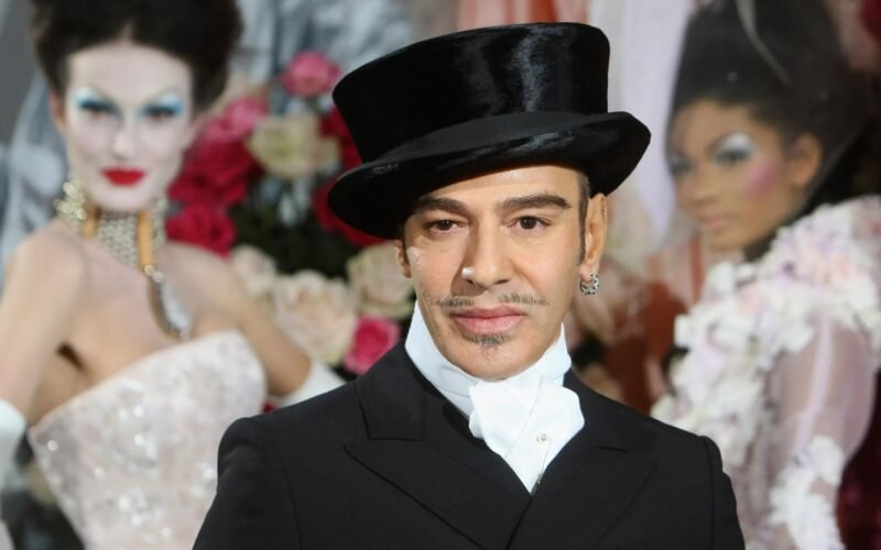 John Galliano inspirará el tema de la Met Gala 2027 con una exposición sobre su legado