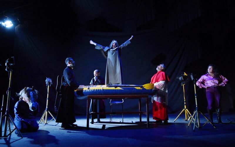 Teatro La María presenta ciclo con montajes que abordan poder, impunidad y precariedad artística en Matucana 100