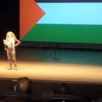 El Ayuntamiento de Torrelodones paga un 10% menos de lo acordado a una compañía teatral por apoyar a Palestina tras una función