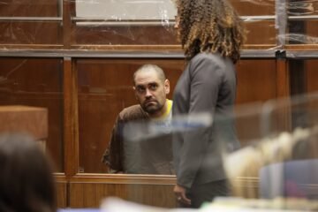 Nick Reiner es acusado por un gran jurado del asesinato de sus padres y se enfrentará a cadena perpetua o pena de muerte