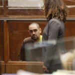 Nick Reiner es acusado por un gran jurado del asesinato de sus padres y enfrentará cadena perpetua o pena de muerte