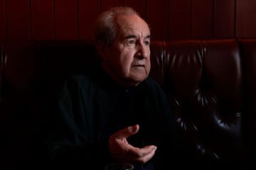 John Banville abandona el festival de Granada que vetó a Ariana Harwicz